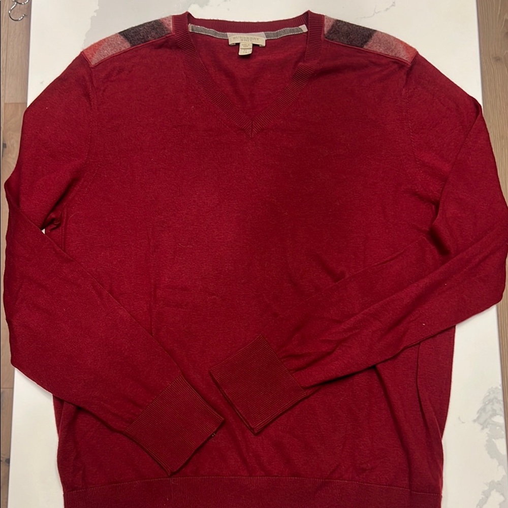 Burberry Cashmere Red V-Neck Sweater with Burberry pattern shoulders